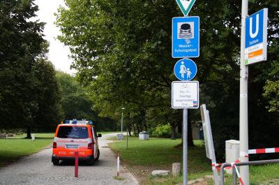 Wasser droht im Max-Eyth-See zu kippen - Feuerwehr waelzt mit Grossaufgebot Wasser um